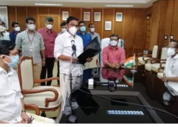 കെ. ​ബാ​ബു നി​യ​മ​സ​ഭാ ചേം​ബ​റി​ൽ സ​ത്യ​പ്ര​തി​ജ്ഞ ചെ​യ്തു.
