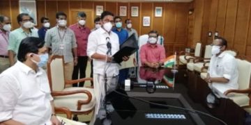 കെ. ​ബാ​ബു നി​യ​മ​സ​ഭാ ചേം​ബ​റി​ൽ സ​ത്യ​പ്ര​തി​ജ്ഞ ചെ​യ്തു.