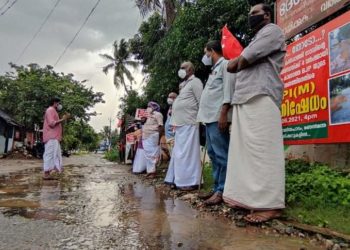മട്ടുമന്ത – മണൽമന്ത റോഡ് തകർത്തതിൽ പ്രതിഷേധിച്ചു