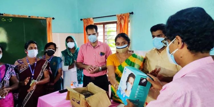 ആലത്തൂർ ബ്ലോക്ക്_പഞ്ചായത്ത് കോവിഡ് പ്രതിരോധ സാമഗ്രികൾ വിതരണം ചെയ്തു