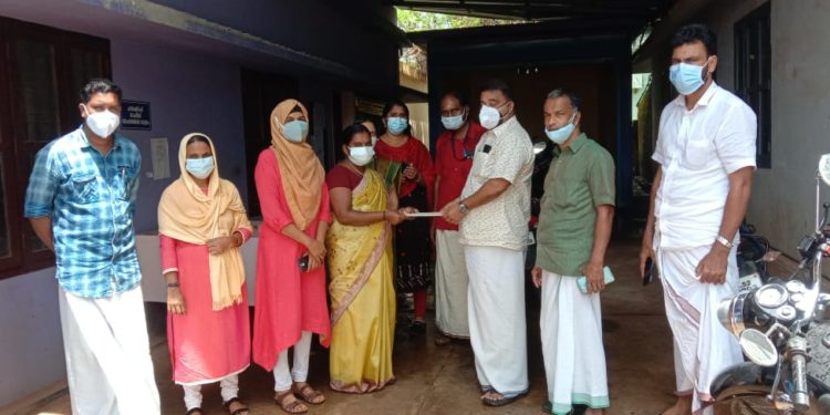 കമ്മ്യൂണിറ്റി കിച്ചണിലേക്ക്  ഭക്ഷണചിലവ് നൽകി.