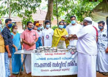 കമ്മ്യൂണിറ്റി കിച്ചൻ രമ്യ ഹരിദാസ് എം.പി. സന്ദർശിച്ചു.