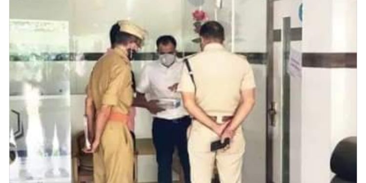 വ്യാജ  കോവിഡ്സർട്ടിഫിക്കറ്റ് നൽകി അരക്കോടി തട്ടി: ലാബ് ഉടമ അറസ്റ്റിൽ