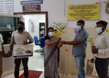 ആരോഗ്യ പ്രവർത്തകർക്ക് ഫലവൃക്ഷ തൈകൾ സമ്മാനിച്ച് ഫ്രറ്റേണിറ്റി