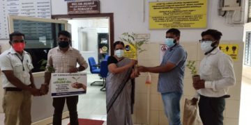 ആരോഗ്യ പ്രവർത്തകർക്ക് ഫലവൃക്ഷ തൈകൾ സമ്മാനിച്ച് ഫ്രറ്റേണിറ്റി