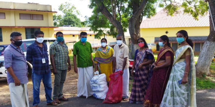 പല്ലശ്ശന ഡി. സി. സി യിലേക്കുള്ള ഭക്ഷ്യധാന്യങ്ങൾ  നൽകി