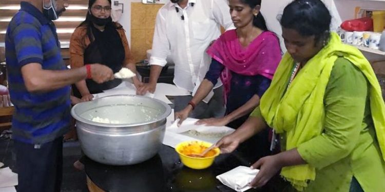 കോൺഗ്രസ്‌ പ്രവർത്തകരുടെ ഭക്ഷണ വിതരണം മുപ്പത് ദിവസം പിന്നിട്ടു.