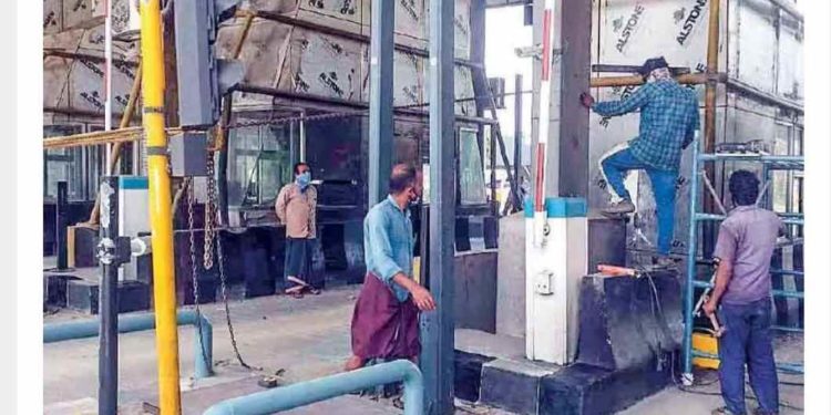 പണി തീരും മുമ്പേ പിരിവിനൊരുങ്ങി പന്നിയങ്കരയിലെ ടോൾ പ്ലാസ