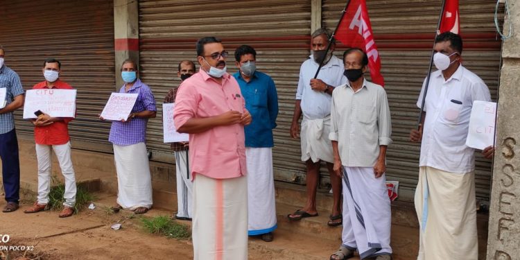 ലക്ഷദ്വീപ് ജനതക്ക് ഐക്യദാർഢ്യം പ്രഖ്യാപിച്ച്  സംയുക്ത ട്രേഡ് യൂണിയൻ സമരം