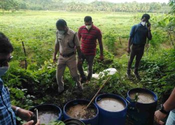 നെന്മാറ  ഒലിപ്പാറയിൽ വ്യാജവാറ്റ് കേന്ദ്രങ്ങളിൽ റെയ്ഡ്