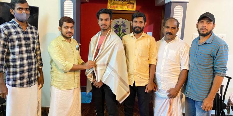 ക്ലാപ്പ് പുഷ്അപ്പിൽ ലോക റെക്കോഡ്:പോപ്പുലർഫ്രണ്ട് ഉപഹാരം നൽകി