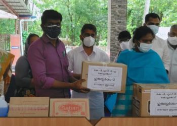 കെ.പി.എസ്.ടി.എ.നെന്മാറ  കമ്മിറ്റി  കോവിഡ് പ്രതിരോധ സാമഗ്രികൾ  നൽകി