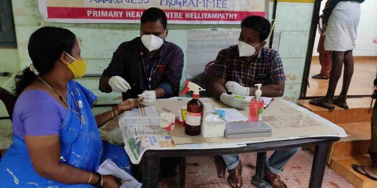 നെല്ലിയാമ്പതിയിൽ മലമ്പനി നിർണയ ക്യാമ്പ് നടത്തി.