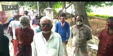 തെരുവോരത്തെ ഭക്ഷണ വിതരണം പോലീസ് തടഞ്ഞു. എഴുപതോളം പേർ പട്ടിണിയിൽ