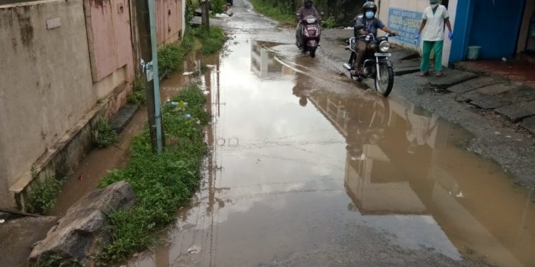 മഴ വന്നതോടെ ഊടുവഴികളിൽ വെള്ളപൊക്കo