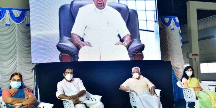 പ്ലാച്ചിമട കൊക്കകോള കമ്പനിയിൽ  കോവിഡ് ചികിത്സാ കേന്ദ്രം മുഖ്യമന്ത്രി ഉദ്ഘാടനം ചെയ്തു