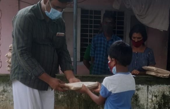 പഠനോപകരണങ്ങൾ നൽകി.