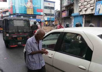 മാസ്കില്ലാതെ ഭിക്ഷാടനം :രോഗവ്യാപനം ശ്രദ്ധിക്കുക.