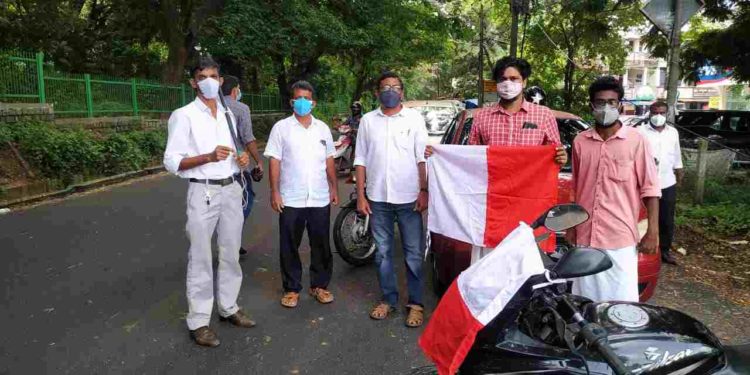 ജനാധിപത്യ കേരള കോൺഗ്രസ് ചക്രസ്തംഭന സമരം നടത്തി