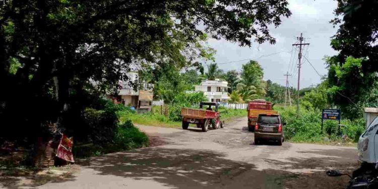 അപകട ഭീതിയുയർത്തി പല്ലാവൂരിലെ സൈഫൺ.