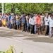 മദ്യശാലകൾ തുറന്നതോടെ കോവിഡ് മാനദണ്ഡങ്ങൾ കാറ്റിൽ പറത്തിക്കൊണ്ട് നീണ്ടനിര