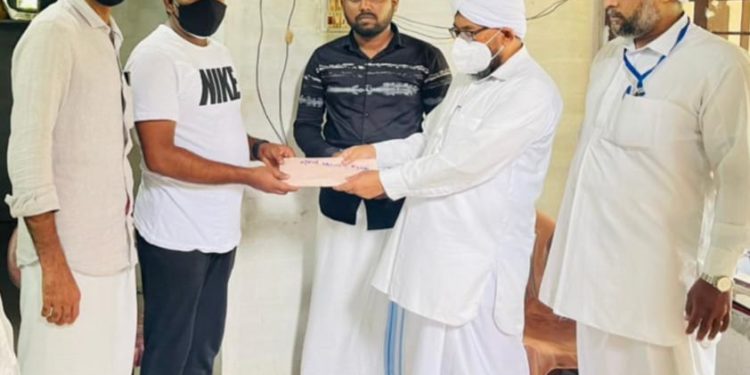 വല്ലപ്പുഴ റിയാദ് കൂട്ടായ്മയുടെ കുടുംബ സഹായ ധനം കൈമാറി