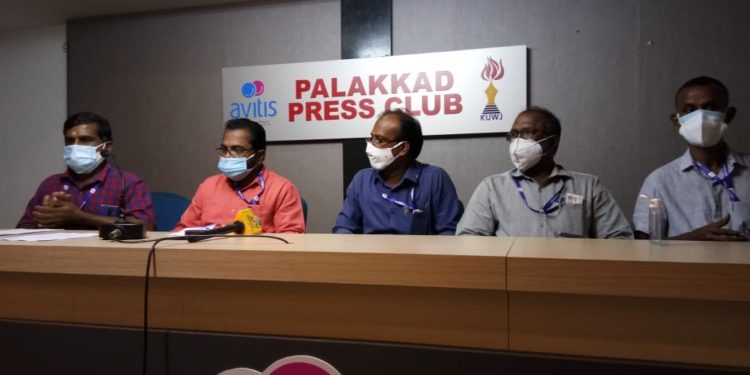 ലെൻസ് ഫെഡ് പ്രക്ഷോപത്തിലേക്ക്