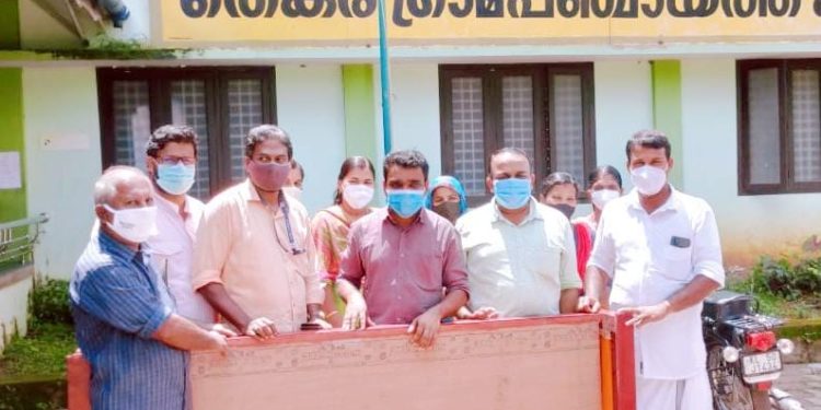 തെങ്കര ഗ്രാമപഞ്ചായത്തിൽ വൃദ്ധർക്ക് കട്ടിൽ വിതരണം നടത്തി