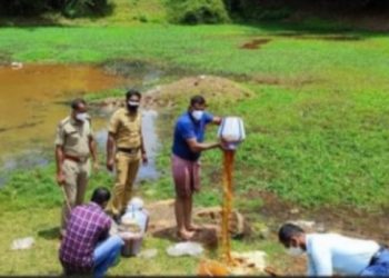 കുടങ്ങളിലാക്കി കുളത്തിൽ സൂക്ഷിച്ച 300 ലിറ്റർ വാഷ് കണ്ടെത്തി നശിപ്പിച്ചു.