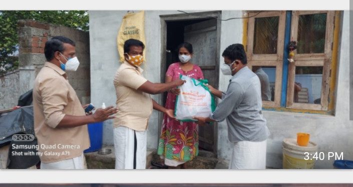 അകത്തേത്തറ  സഹകരണബാങ്ക്  260 മെമ്പർമാർക്ക് പലവ്യഞ്ജന കിറ്റ്നൽകി