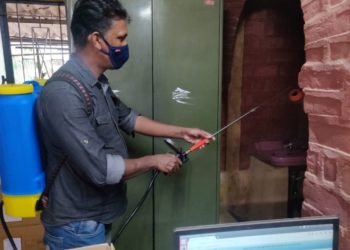 കെ എസ് ഇ ബി മലമ്പുഴ  ഓഫീസ്  എ ഐ വൈ എഫ്  അണുനശീകരണം നടത്തി