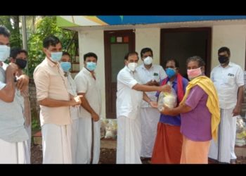 ചുമട്ടു തൊഴിലാളികൾക്ക് കിറ്റ് വിതരണം നടത്തി