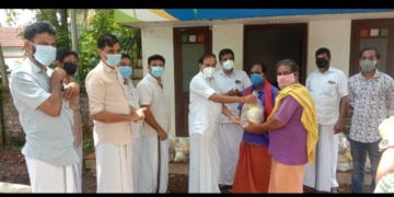 ചുമട്ടു തൊഴിലാളികൾക്ക് കിറ്റ് വിതരണം നടത്തി