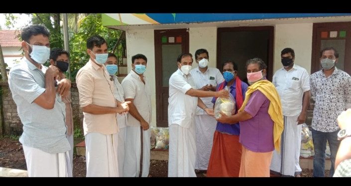ചുമട്ടു തൊഴിലാളികൾക്ക് കിറ്റ് വിതരണം നടത്തി