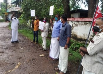 പെട്രോൾ വില വർധനവിൽ പ്രതിഷേധിച്ചു