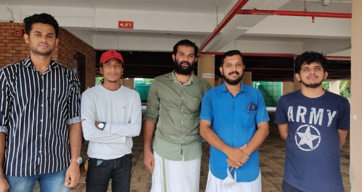 സിനിമ തിയേറ്റർ ജീവനക്കാർക്ക്ഭക്ഷ്യക്കിറ്റുമായി മമ്മൂട്ടി ഫാൻസ്