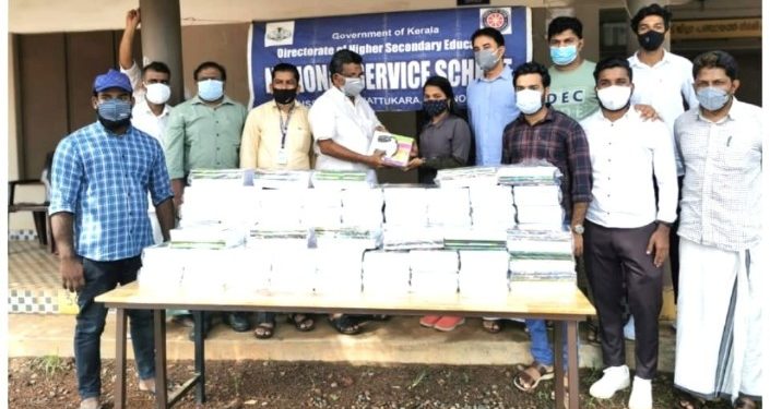 നിർധന വിദ്യാർത്ഥികൾക്ക് പഠന  സഹായം നൽകി ജിദ്ദ എടത്തനാട്ടുകര കൂട്ടായ്മ