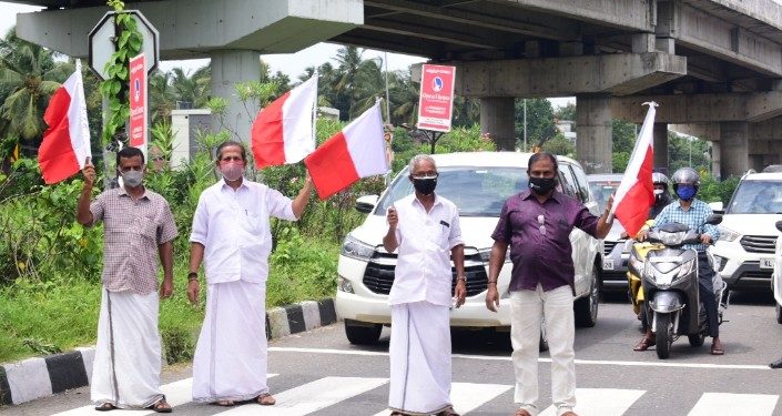 ചക്ര സ്തംഭന സമരം നടത്തി