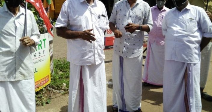 നിരത്തിലുള്ള ഉള്ള മുഴുവൻ വാഹനങ്ങളും നിർത്തിയിട്ട് പ്രതിഷേധിച്ചു