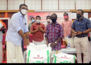 ക്ഷീരകര്‍ഷകര്‍ക്ക് സൗജന്യ കാലിത്തീറ്റയും ധനസഹായവും നല്‍കി