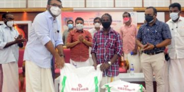 ക്ഷീരകര്‍ഷകര്‍ക്ക് സൗജന്യ കാലിത്തീറ്റയും ധനസഹായവും നല്‍കി