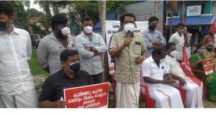 നഗരത്തിൽ കുമിഞ്ഞു കൂടുന്ന മാലിന്യം : സിപിഐ(എം)  പ്രതിഷേധ പരിപാടി നടത്തി
