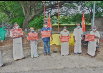 CMP പാലക്കാട് അഞ്ചു വിളക്കിനു സമീപം നിൽപ്പു സമരംനടത്തി