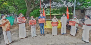 CMP പാലക്കാട് അഞ്ചു വിളക്കിനു സമീപം നിൽപ്പു സമരംനടത്തി