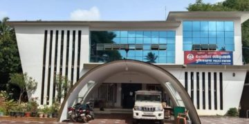 എംഎല്‍എ ഫണ്ട് ഉപയോഗിച്ച് പൊലീസ് സ്റ്റേഷൻ, ഉദ്ഘാടനത്തില്‍ നിന്ന്  ബല്‍റാം പുറത്ത്; യുഡിഎഫ് പ്രതിഷേധം