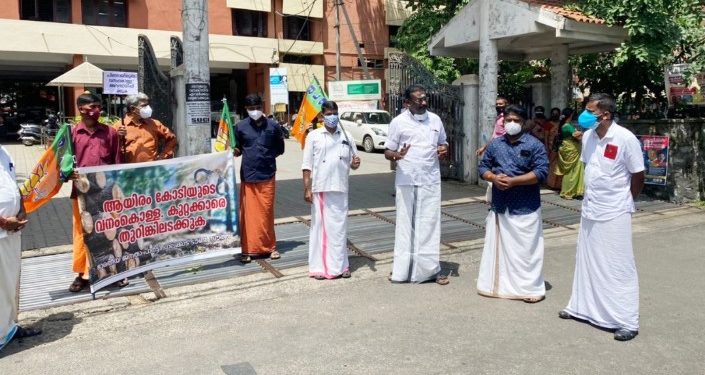 വനം കൊള്ള-    ബി.ജെ.പി    പദയാത്ര  നടത്തി