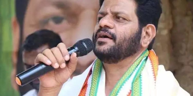 ഭീഷണികളെ നേരിടുമെന്ന് വികെ ശ്രീകണ്ഠന്‍ എംപി