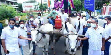 ഇന്ധന വില വർദ്ധനവിനെതിരെ യൂത്ത് കോൺഗ്രസ്സ്  കാളവണ്ടി യാത്ര