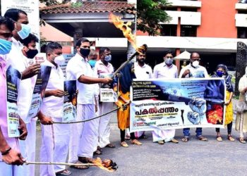 പകൽപ്പന്തം’ യൂത്ത് കോൺഗ്രസ്സ് പ്രതിഷേധം