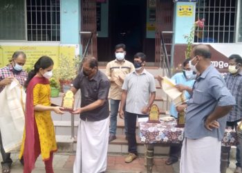 ഡോക്ടേഴസ് ദിനത്തിൽ ഡോക്ടർമാരെ നെന്മാറയിലെ വ്യാപാരികൾ ആദരിച്ചു